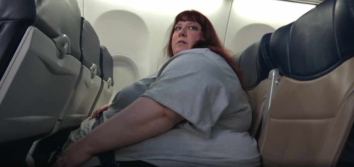 Толстый самолет. Толстая женщина в автобусе. Толстая баба в самолете. Лижет толстой тетке